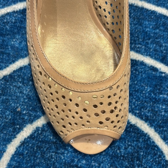 Stuart Weitzman Womens Nude Perforated Logo Nudotcomer Peep Toe Wedge size 6.5 - Picture 3 of 6